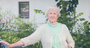 Brita ”Post” fyller 90 år och är fortfarande ute och reser